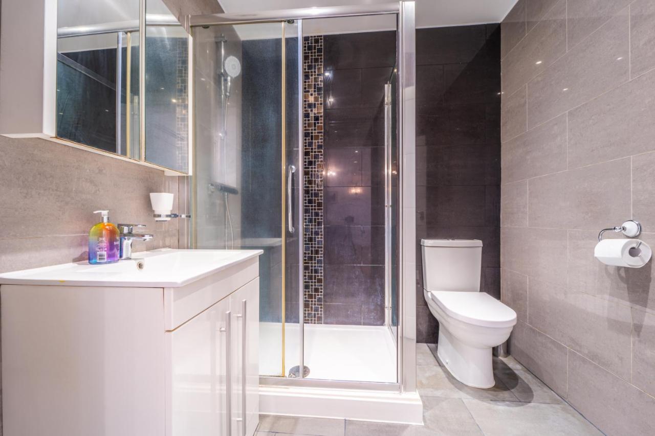 Modern Spacious 4 Bed Hayes Home With Free Parking Exteriör bild
