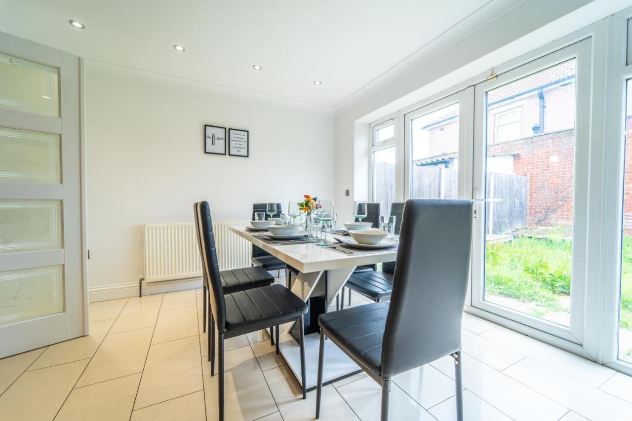 Modern Spacious 4 Bed Hayes Home With Free Parking Exteriör bild